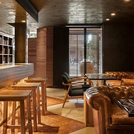 Balmes Apartment *